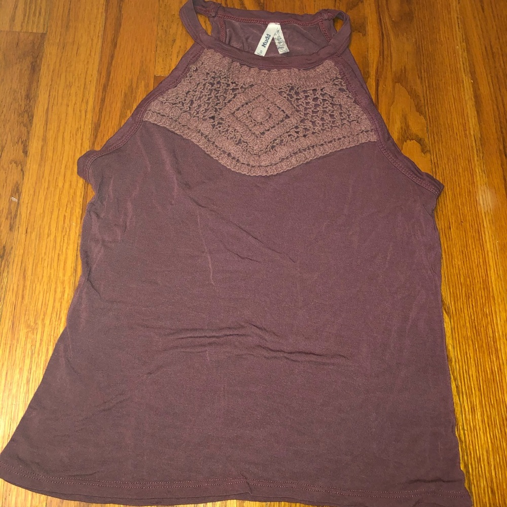 Halter tank with pattern